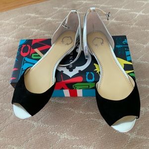 Open toe flats